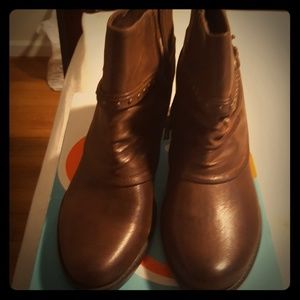 Beartraps Roses Brush brown bootie